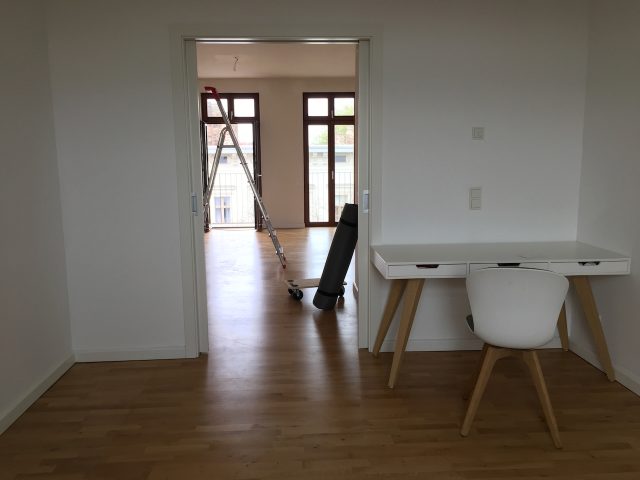 Test room 03: room passage desk