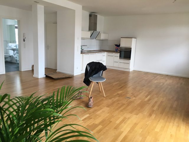 Test room 10: open plan with clutter